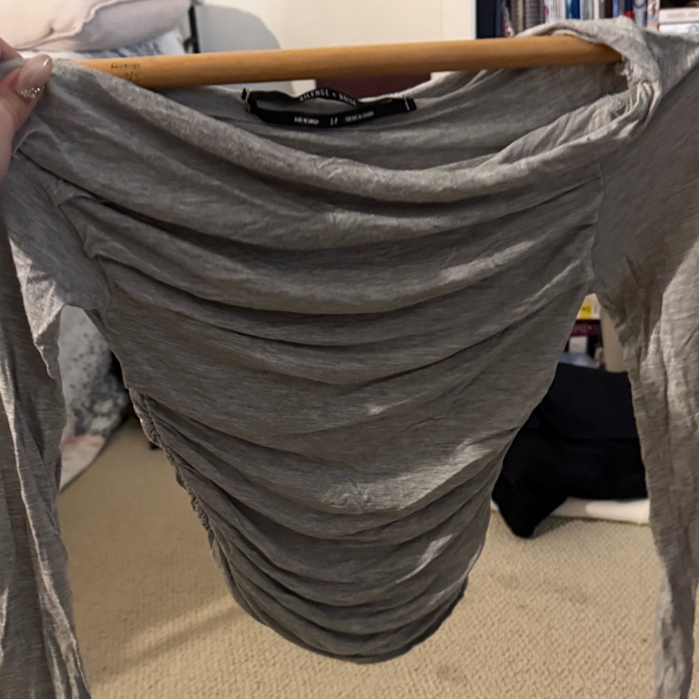 Silence + Noise Off Shoulder Light Gray Long Sleeve Top - Picture 4 of 4
